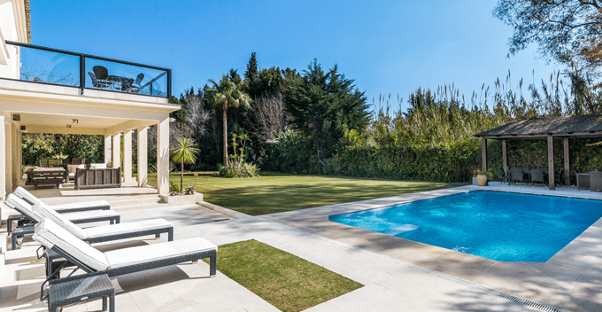 Sotogrande villa garden with pool